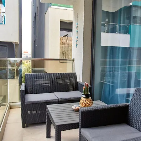 2 Tomis Aparthotel *