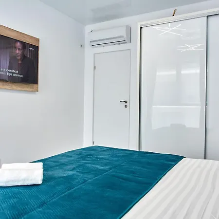 2 Tomis Aparthotel *